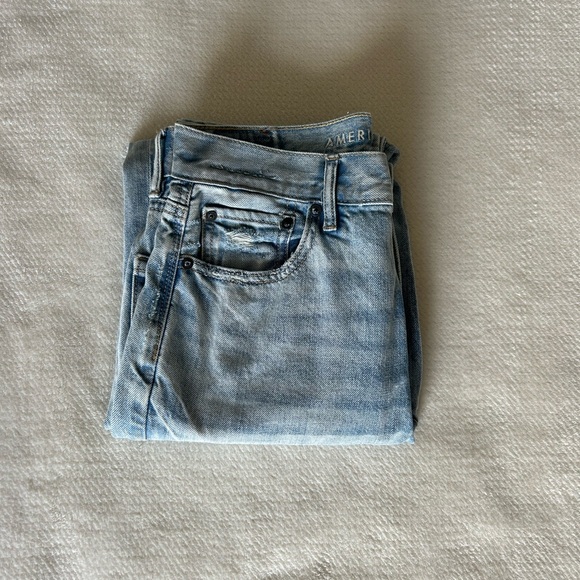 American Eagle Light-wash 90s Boyfriend Jeans - Picture 8 of 8
